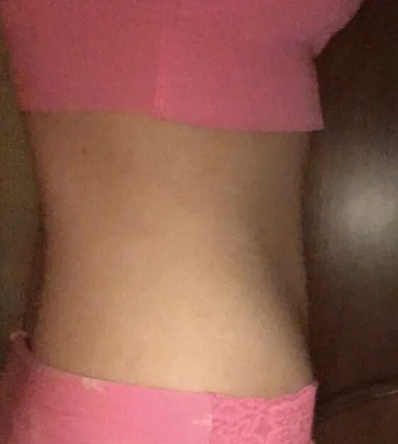 Нормальный живот у подростка. Маленький живот. Маленький животик. Средний живот. Небольшой женский животик с жирком.