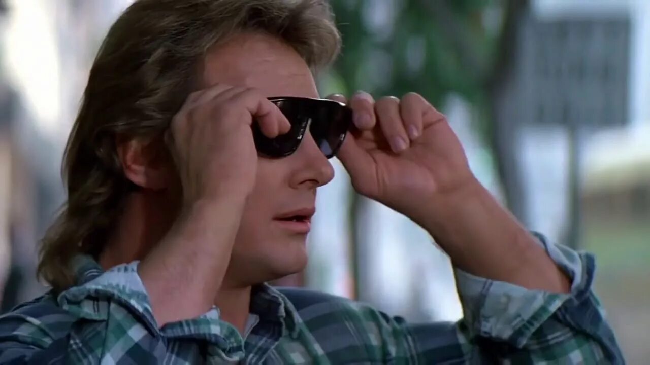 Чужие среди нас, 1988 джон карпентер. Чужие среди нас / they live. Они чужие среди нас. Они чужие среди нас. Они чужие среди нас.