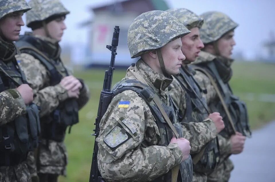 Укр солдат. Военные ВСУ Украина. Солдаты армии Украины. Армия Украины 2010. Украинская Военная форма.