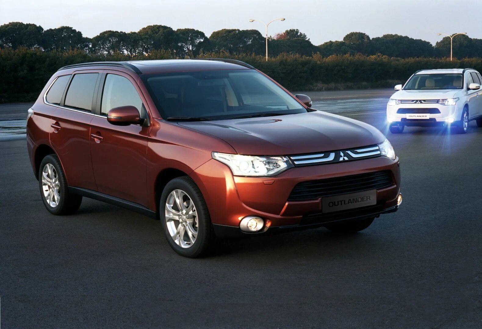 Mitsubishi outlander 5. Митсубиси Аутлендер 1. Митсубиси Аутлендер 3 поколения. Митсубиши Outlander 2013. Митсубиси Аутлендер 1990.