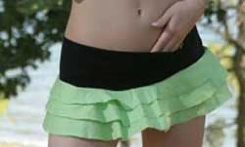 Детские мини юбки. Юбка маловата. Летняя легкая мини юбочка на резиночке. Зеленая махровая мини юбка.