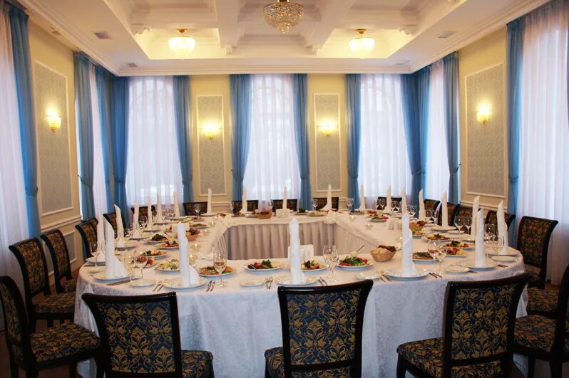 бульвар ресторан ярославль. рестораны ярославля. ресторан ярославль в центре города. галерея-ресторан пенаты ярославль. ресторан пенаты ярославль фото.