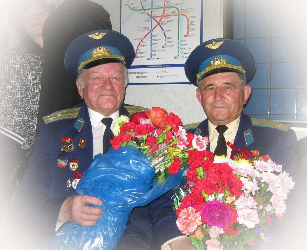 ветераны надели ордена. стихи о военных наградах. ветераны великой отечественной войны д. снова ветераны надели. дедушка ветер.