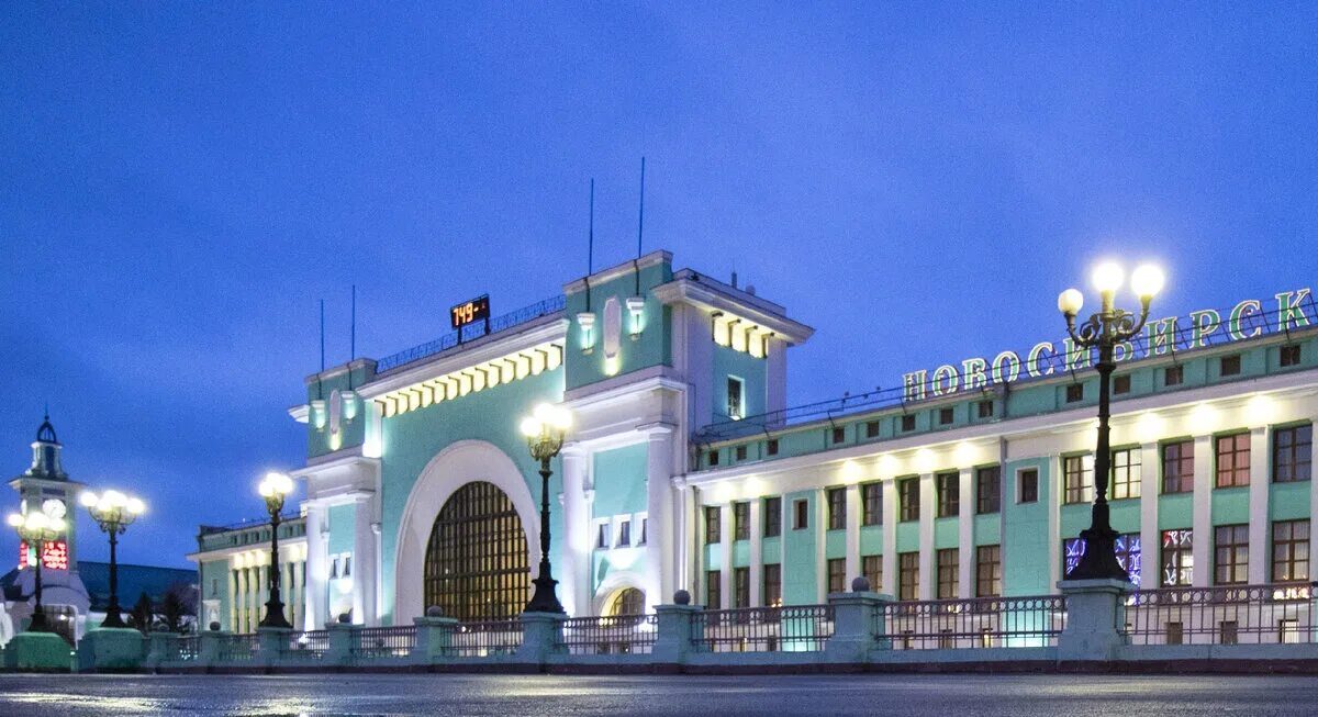 Новосибирский ЖД вокзал. ЖД вокзал Новосибирск главный. РЖД вокзал Новосибирск. Вокзал Новосибирск главный Вокзальный комплекс.