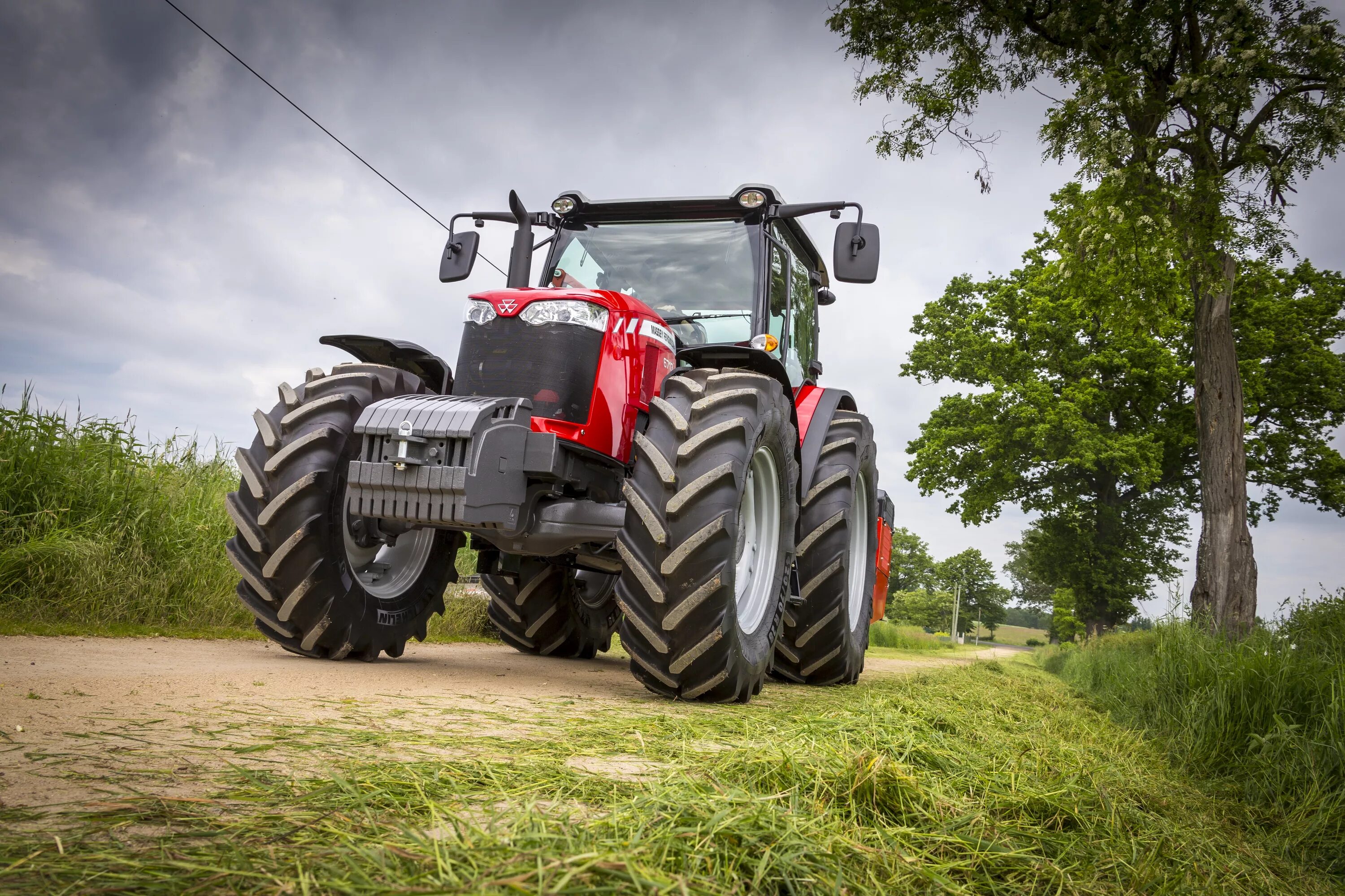 Трактор massey ferguson 6713. Трактор фергюсон 6713. Mf6713 трактор. Massey ferguson mf 8737 трактор колесный. Массей фергюсон 6713.