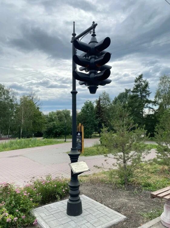 Памятник первому светофору Официальный сайт Новосибирска