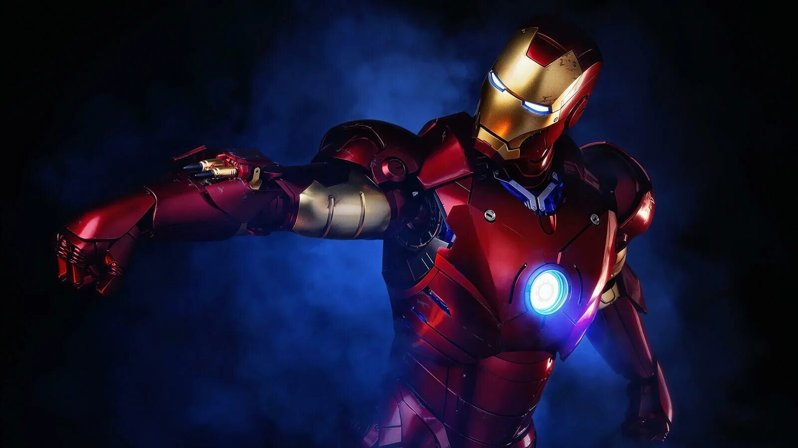 Железный человек 2. Iron man тони старк. Железный человек 1. Костюм тони старка mark 2. Джарвис железный человек.