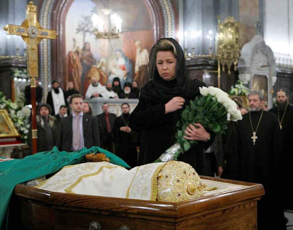 елоховский собор могила алексия 2. похороны патриарха алексия 2. алексий 2 могила. 2008: похороны патриарха алексия ii. патриарх алексий 2 похороны.