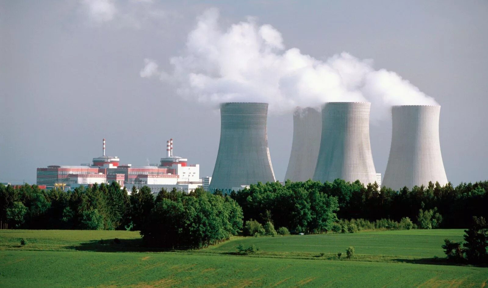 Аэс много в. Атомная энергия АЭС. Атомная электростанция в Казахстане. Энергия атомной электростанции. Атомная станция в Узбекистане.