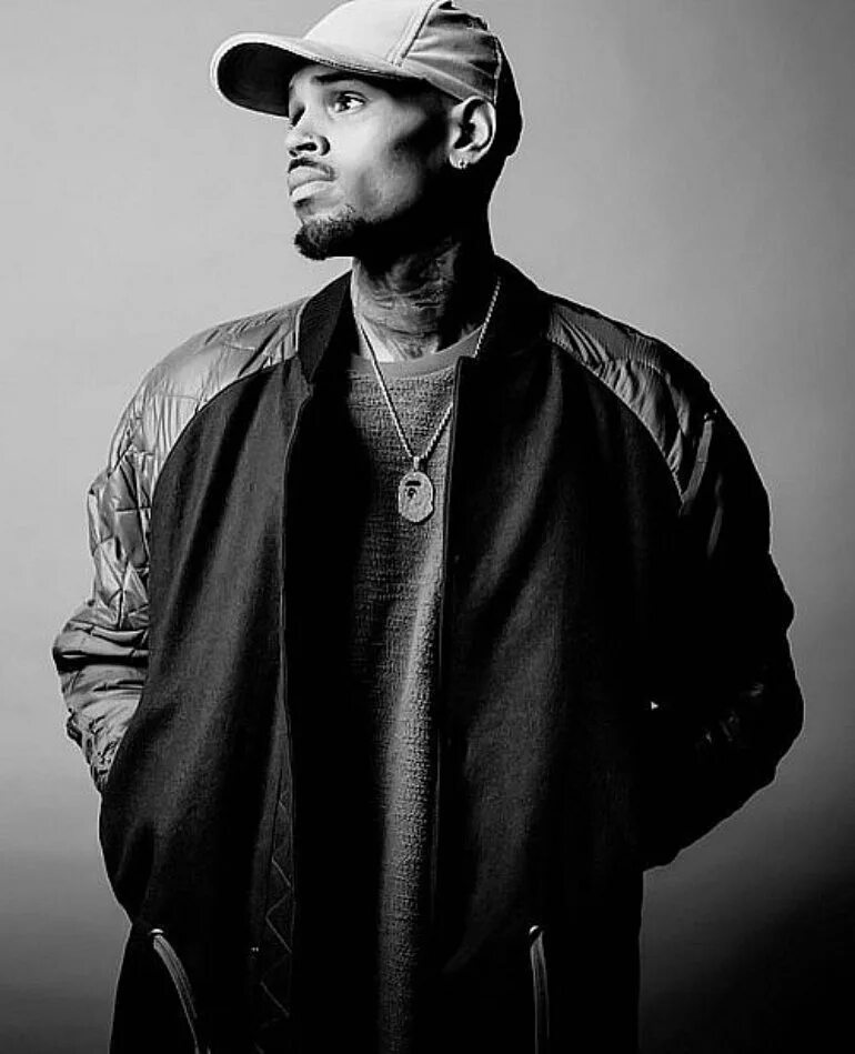 Chris brown hours. КРС Бровн. Chris Brown обои. Chris Brown Breezy.