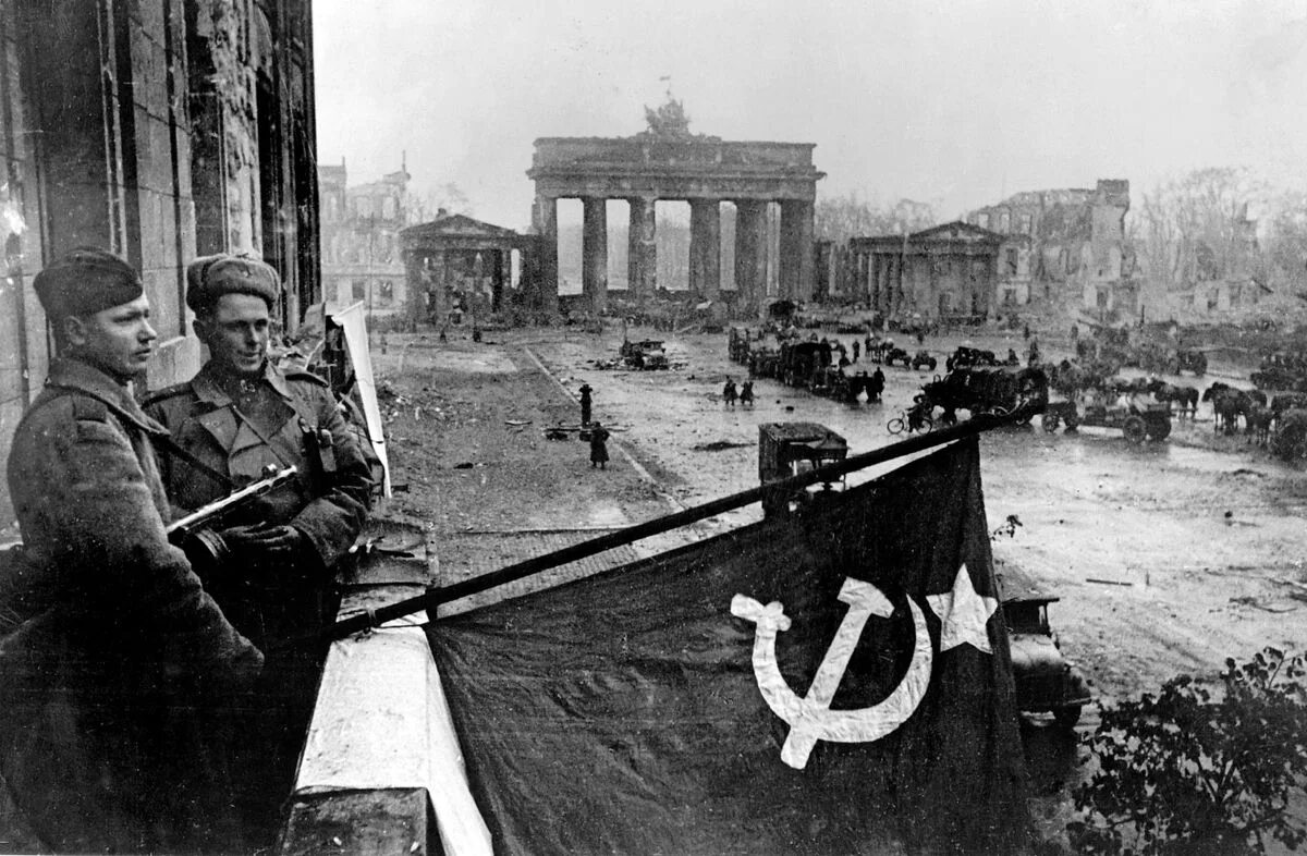 Русские войска взяли берлин в ходе. Битва за Берлин наступательная операция. 2 Мая взятие Берлина советскими войсками в 1945 году. Германия 1945 ВОВ взятие Берлина.