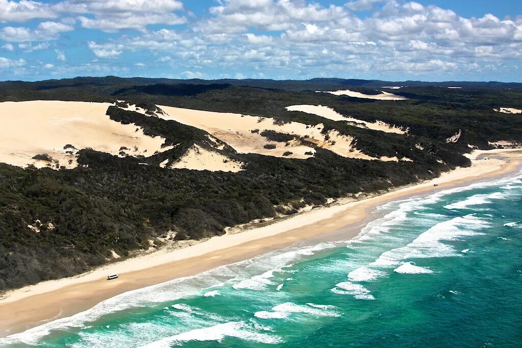 Квинсленд остров Фрейзер. Песчаный остров Фрейзер в Австралии. Дюны на острове Фрейзер. Остров Фрейзер, Квинсленд, Австралия.