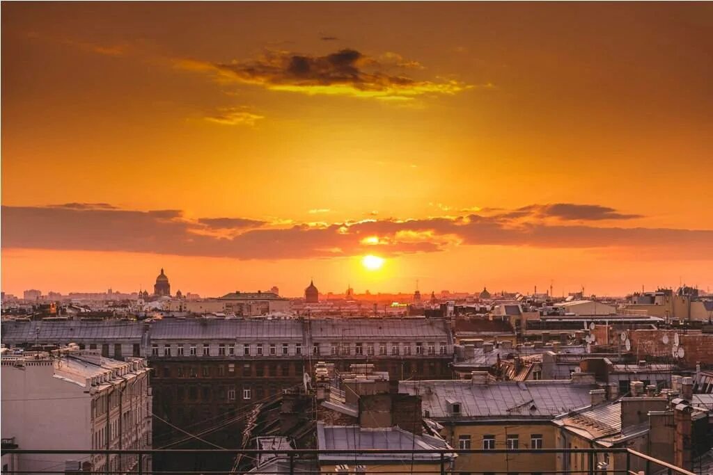 7 утро спб. Моховая Санкт-Петербург крыши. Крыши Питера. Крыши Питера закат. Рассвет над крышами Питера.