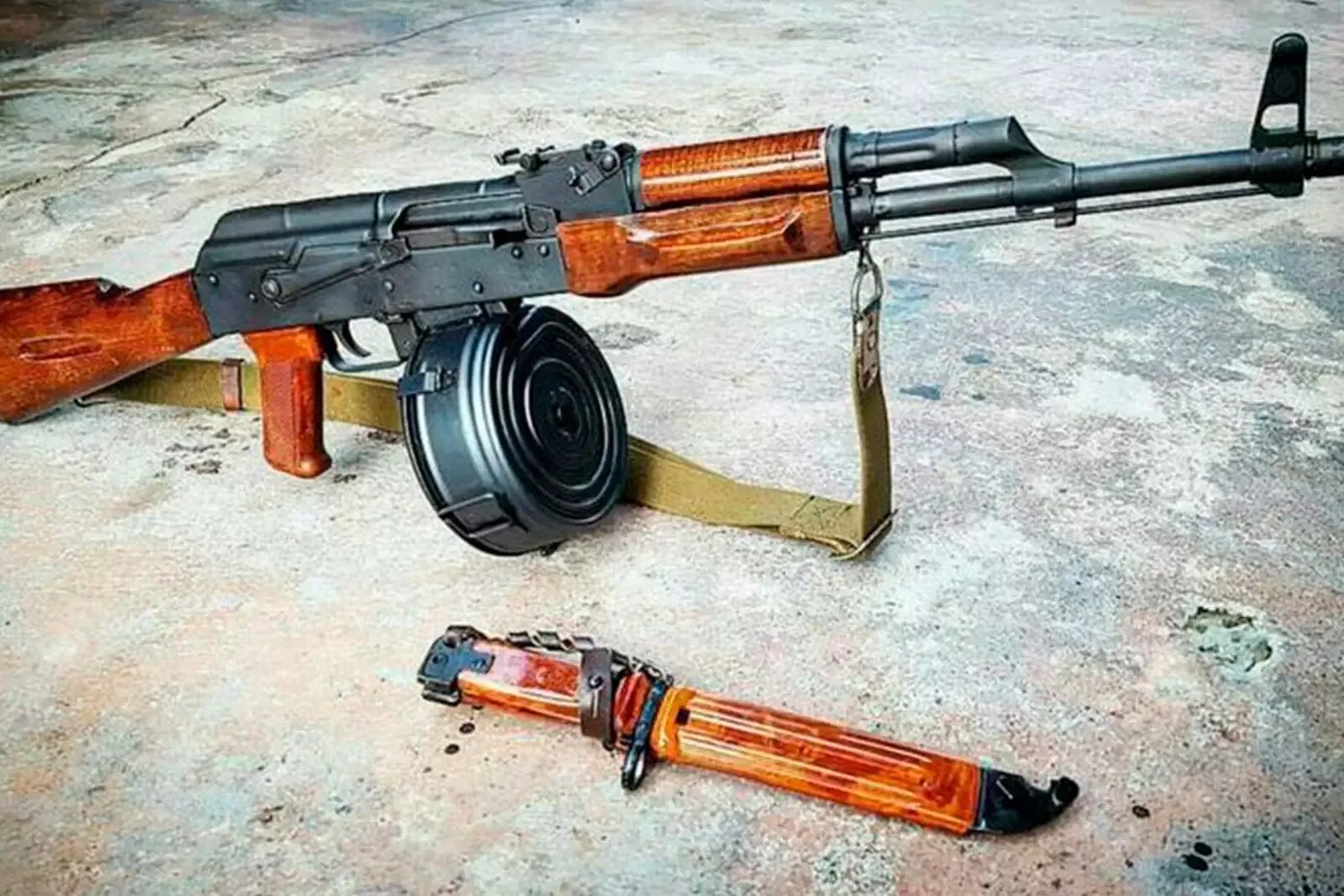 Автомат 7 62 мм. Автомат рпк 7.62. рпк пулемёт калашникова. акм пулемет 7.62. рпк 47 пулемет.