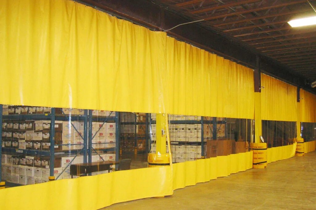 Полог или штора. Промышленные шторы из ПВХ. Шторы из тентовой ткани. ПВХ занавески для складов. ПВХ шторы для склада.