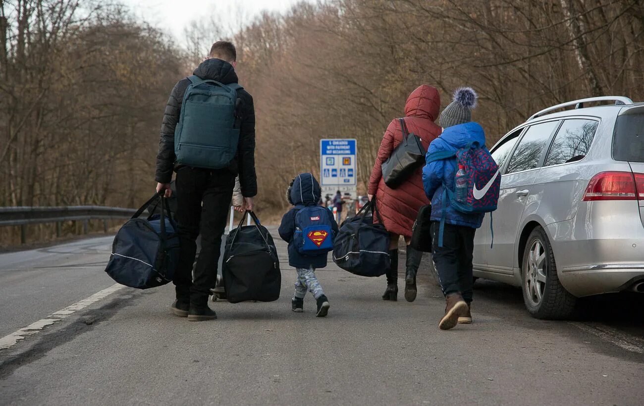 Выезд граждан украины. Беженцы из Украины. Беженцы из Украины в Россию. Беженцы из Украины в Молдове. Дети беженцы из Украины в Молдове.