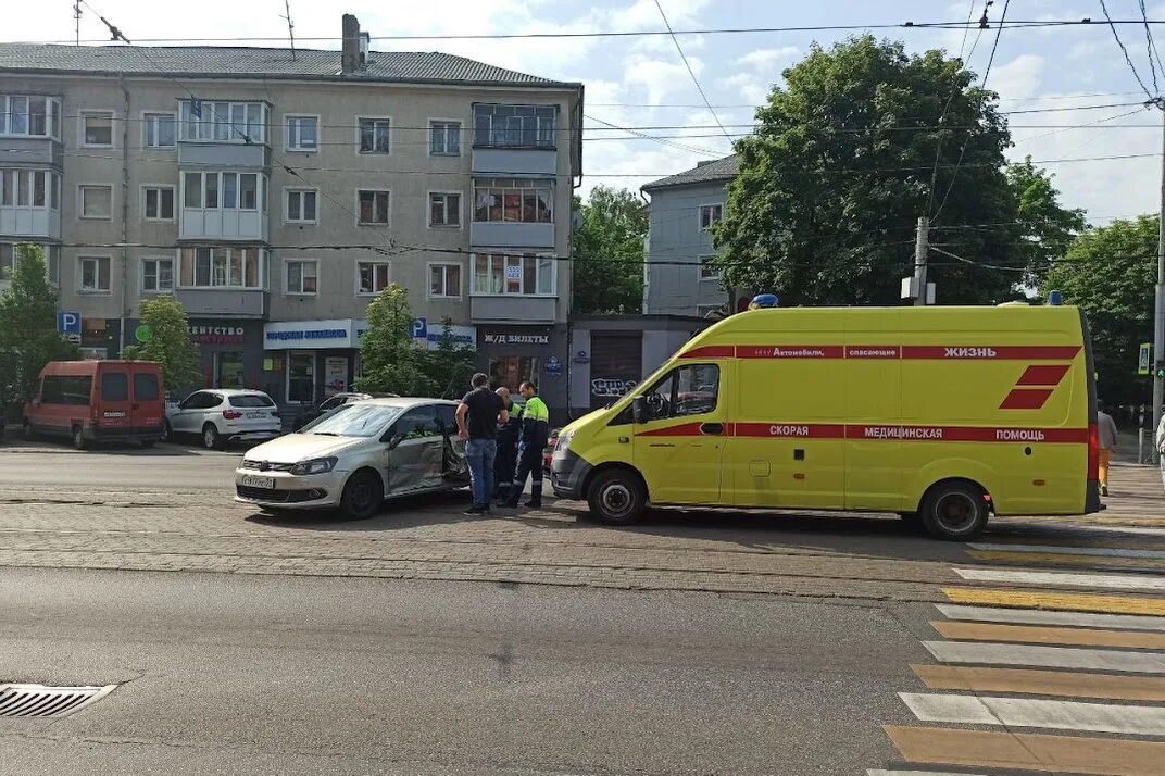 Черняховского 12 фото. Дтп черняховского. Дтп черняховского. На перекрёстке ленина и черняховского. Дтп черняховского.