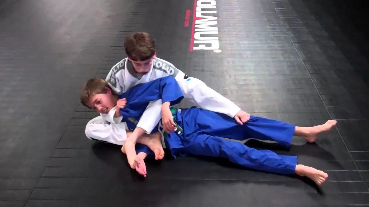 Fightingkids. Kids fight борьба ногами. wrestling fightingkids мальчиков. видеозаписи fightingkids boys. связанные мальчики fightingkids.
