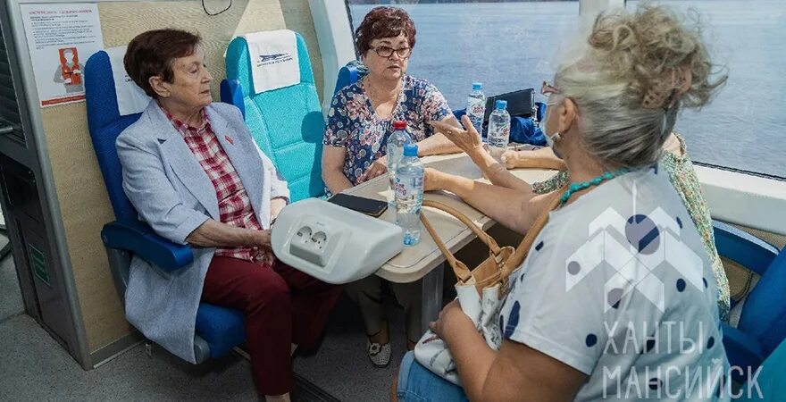 Проезд пенсионеров в самолете. Пенсионеры. пенсионеры путешествуют на машине. речные прогулки ханты-мансийск. социальные программы для пенсионеров.