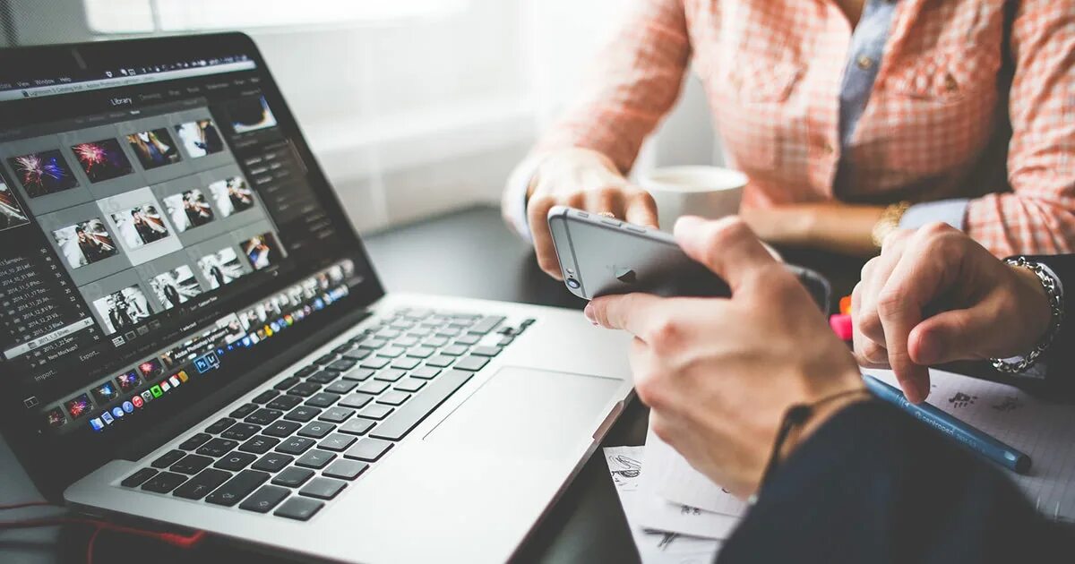 Editing companies. Монитор ноутбука. Editing companies. С фотоаппарата на компьютер фотографии. Editing companies.