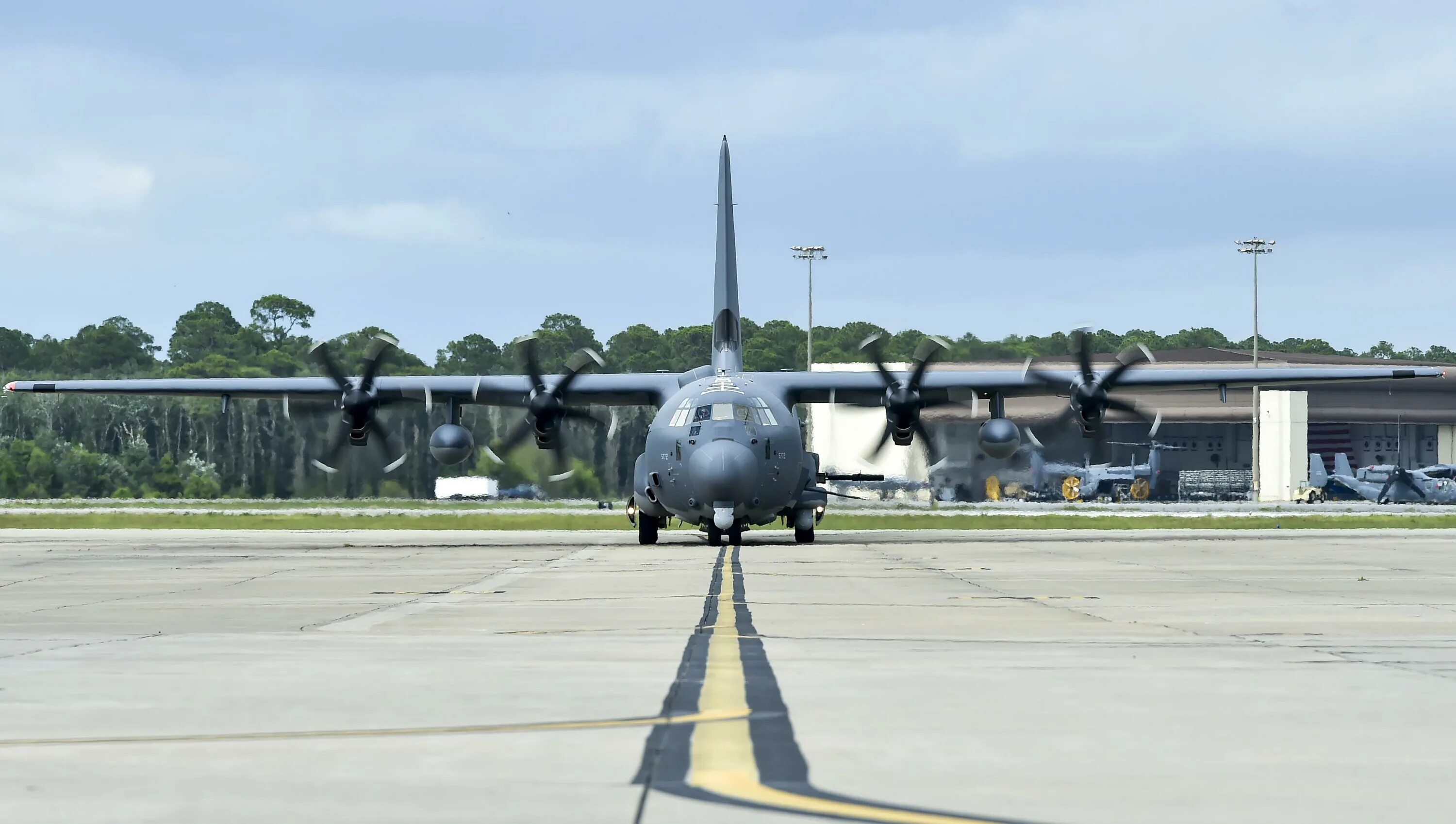 Ac 130j. Самолёт огневой поддержки AC-130j Ghostrider. Lockheed Martin AC-130j Ghostrider. АС-130j Ghostrider модель.