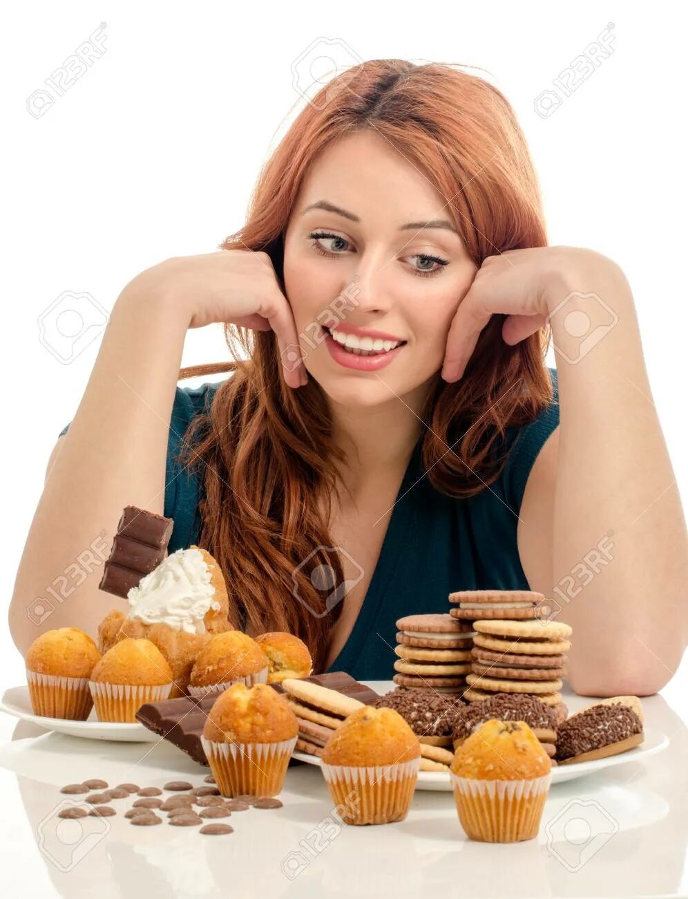 Packet bar kilo loaf jar carton bottle tin перевод. People eating a lot of sweets. I eat a lot of biscuits. Make a meal of it 4 класс spotlight. Девушка торгующая сладостями с белыми волосами.