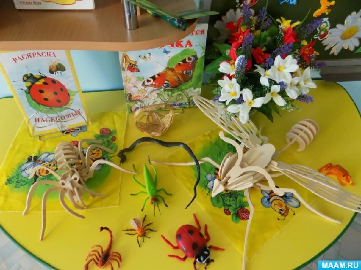 Выставка насекомые в детском саду. Мир насекомых в детском саду. Выставка детских работ в детском саду насекомые. Мир насекомых выставка в детском саду. Тематическая неделя насекомые