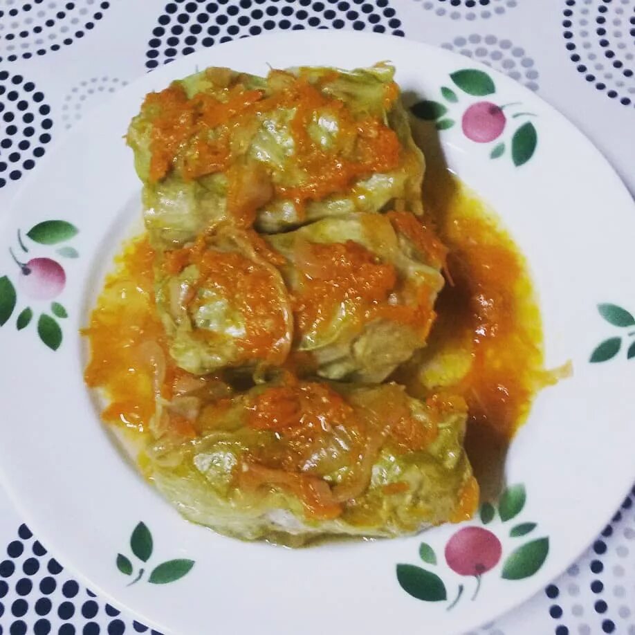 голубцы со свежей капусты. голубцы. голубцы из пекинской капусты. голубцы с подливкой. голубцы из капусты с фаршем.