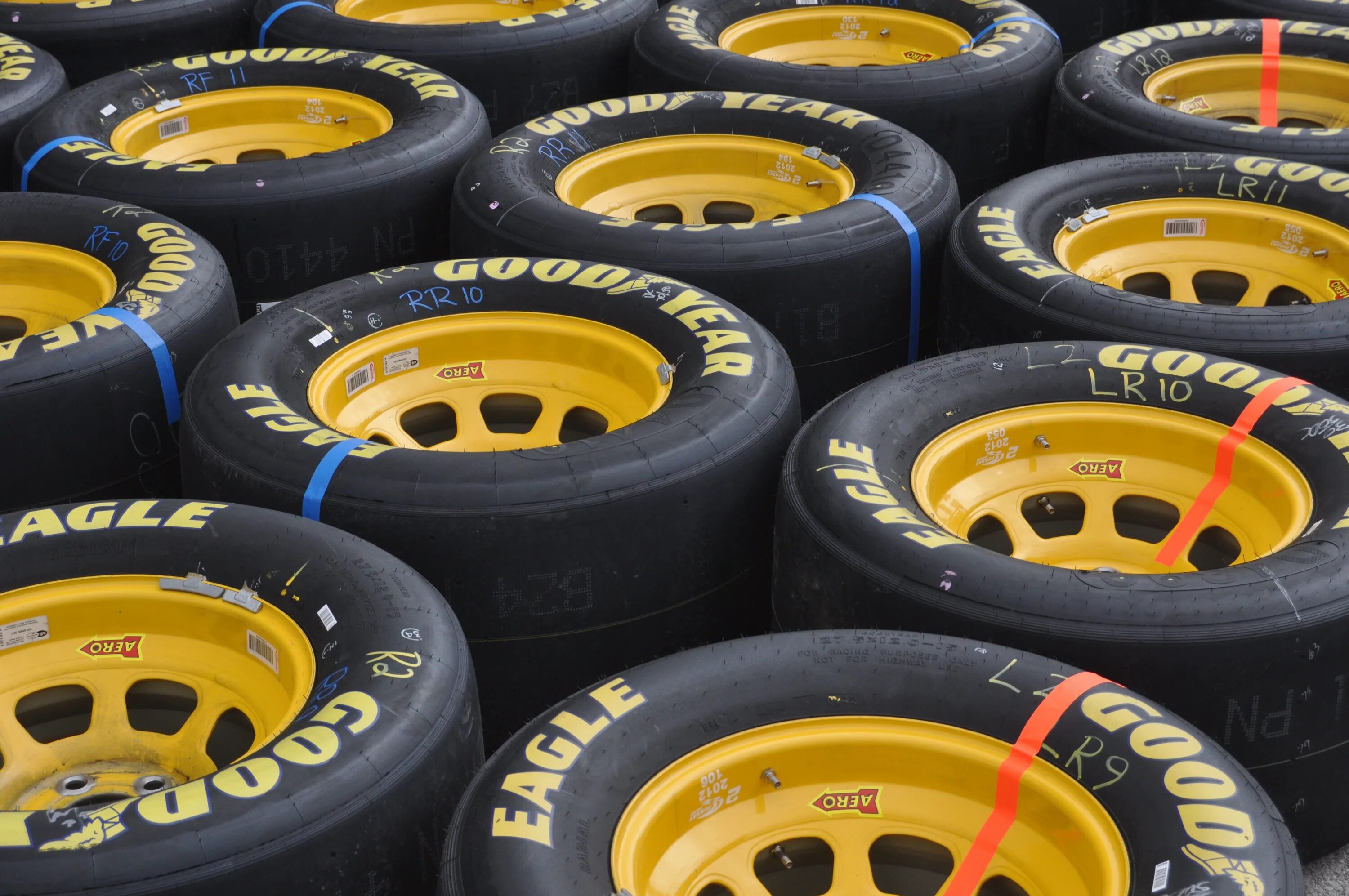 Лучшие производители резины. Колеса наскар Goodyear. Шины Goodyear NASCAR. Колеса наскар Goodyear r16. Покрышки Гудиер гоночные 2020.