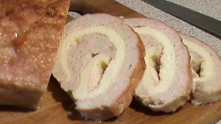 Рулет из куриного фарша. Рулет вареного фарша. Мясной рулет из фарша. Мясные рулеты «сливовая долина». Рулет вареного фарша.