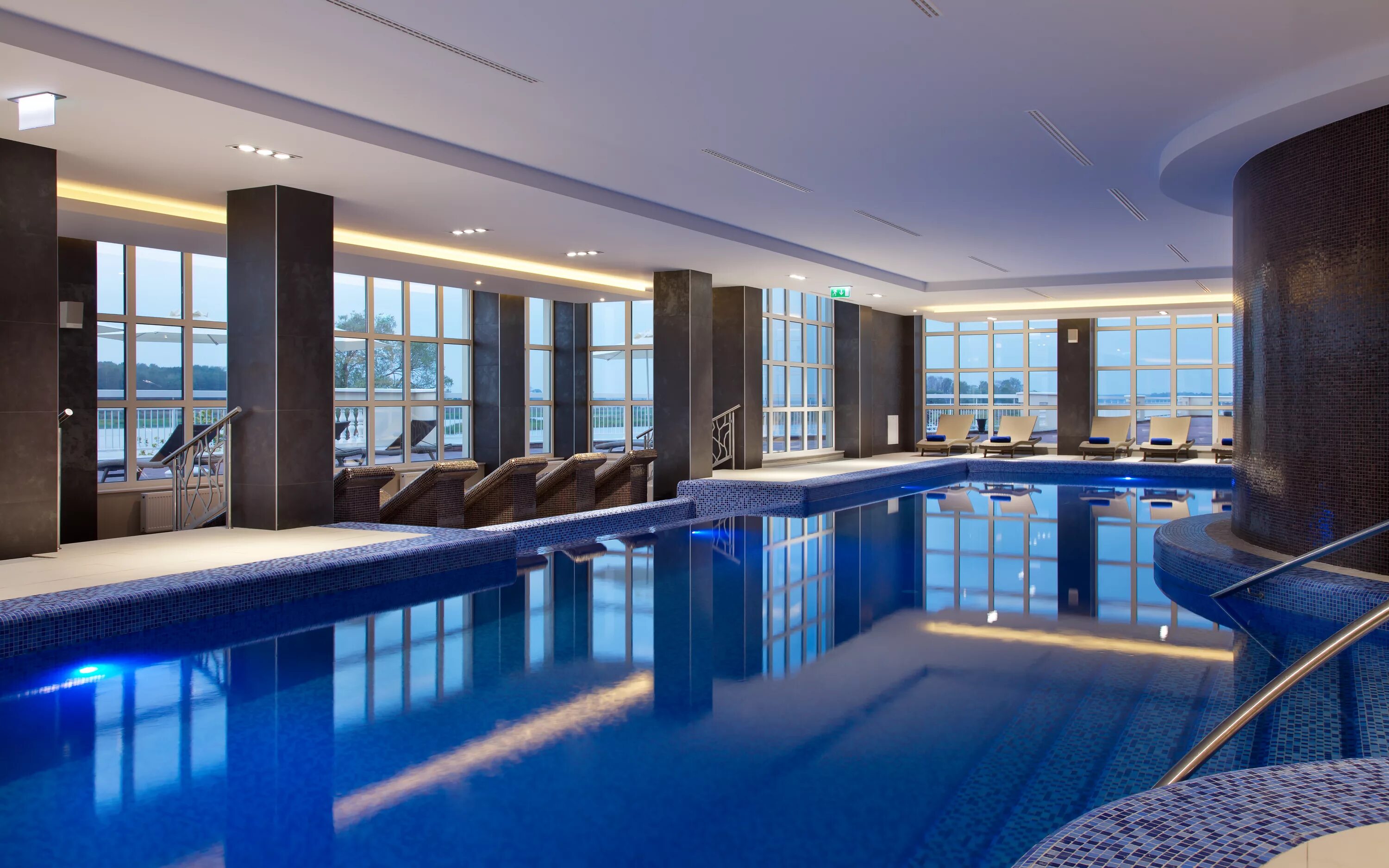 Завидово шоша комплекс. Конаково ривер клаб, конаково, пригородная улица, 70. Конаково отель с бассейном. Гостиничный комплекс завидово. Икша ривер клаб.