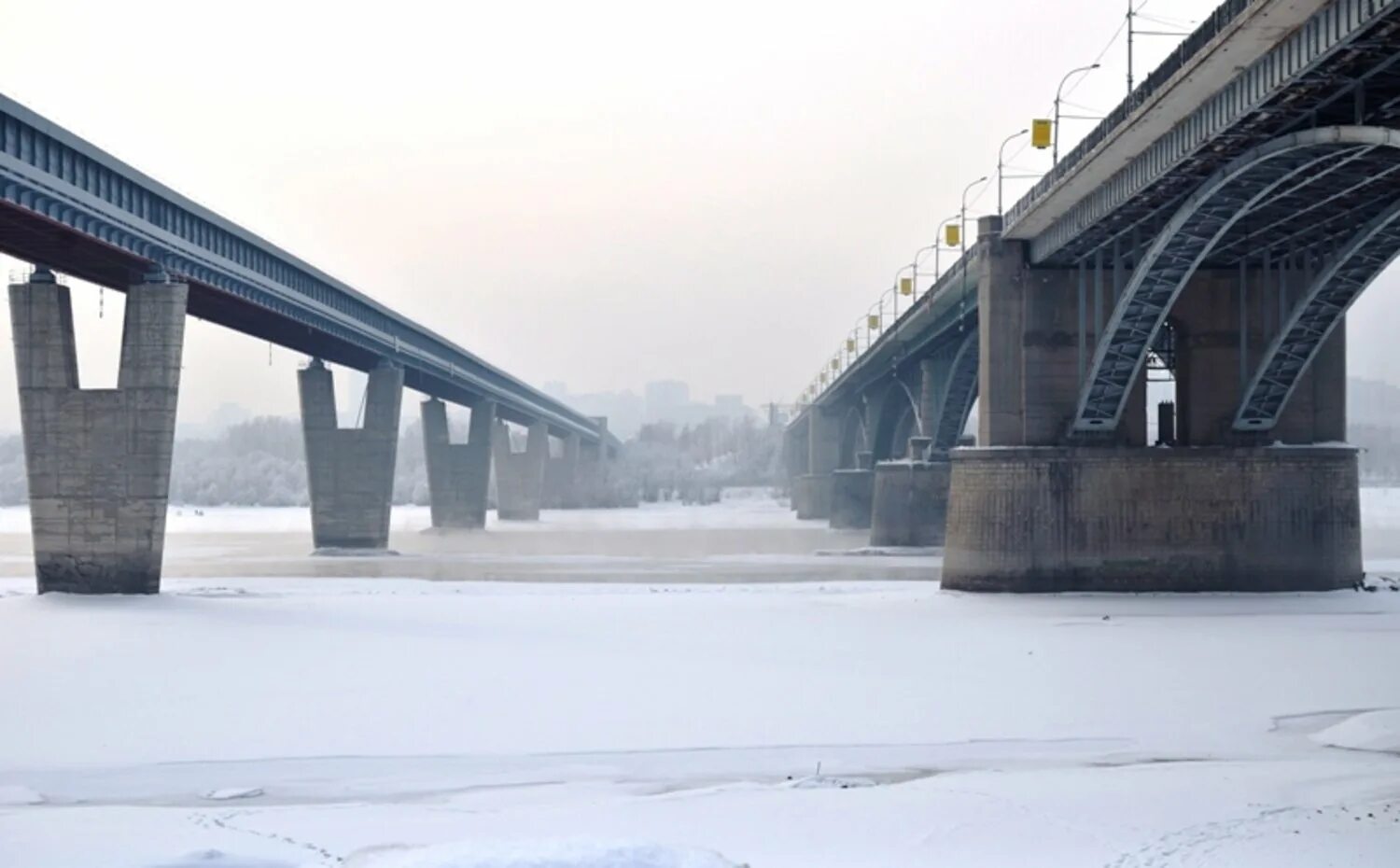 Обь Новосибирск зима. Мост реки Обь Новосибирск зимой. Бийск мост. Коммунальный мост Бийск. Зимние оби