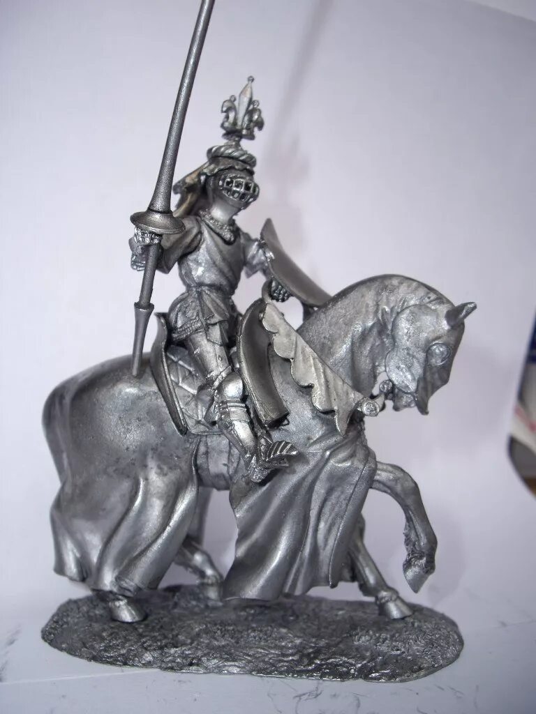 солдатики публия оловянные 54 мм неокрашенные. оловянный солдатик германский рыцарь с боевой секирой 1350. солдатики публия кирасир. пограничник публий солдатик. драгун 54мм.