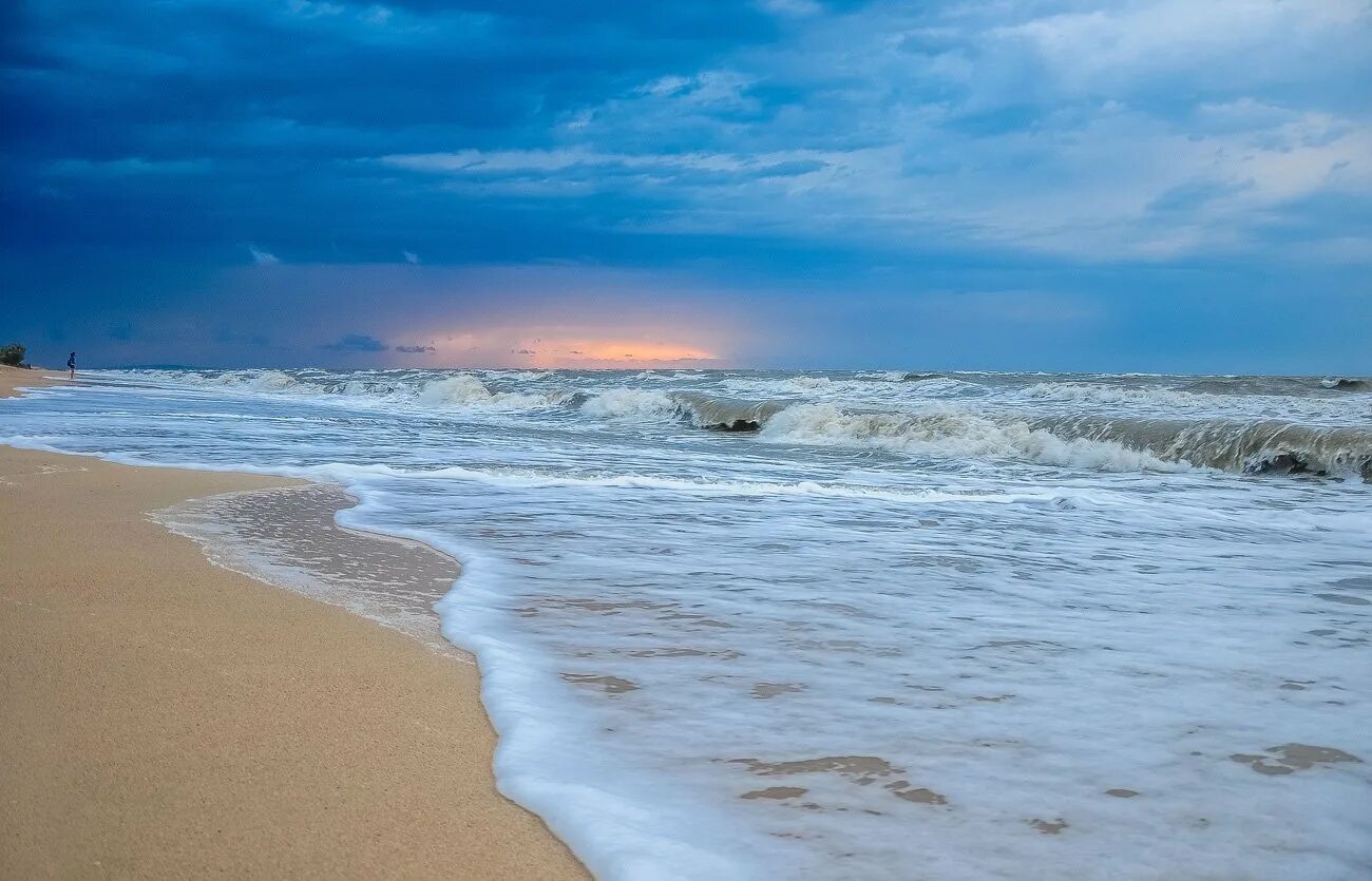 Азовское море должанская фото. Голубицкая азовское море пляж морской бриз. Море станица. Азовское голубицкая закат. Море станица.