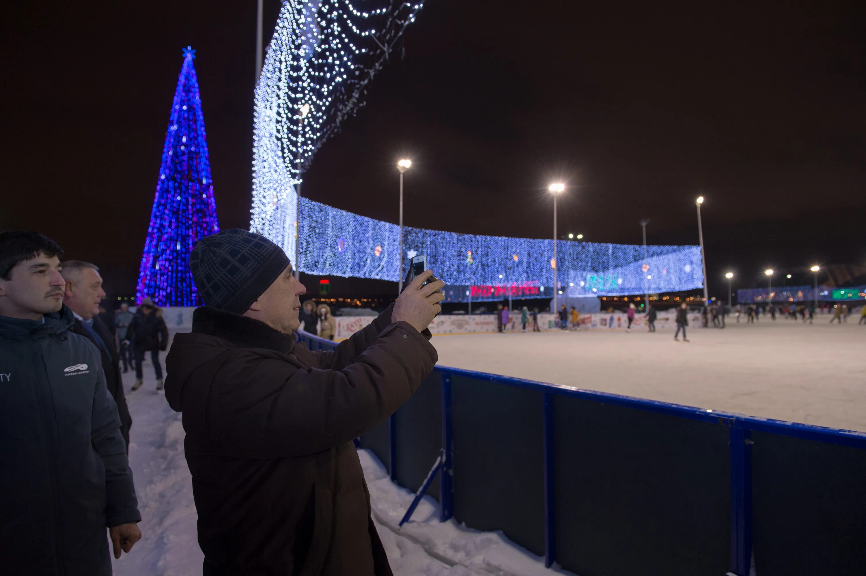 В казани закрыли катки. Каток Нэфис Казань. Казань Арена Казань каток. Каток Корстон Казань. Каток около Корстона Казань.