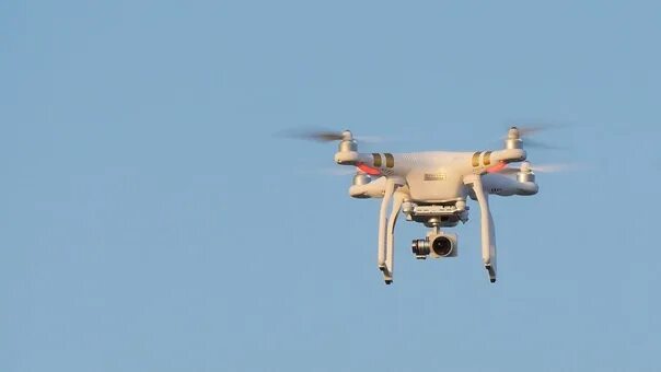 Улетел дрон. Dji phantom 4 в небе. летающие дроны. дрон в небе. квадрокоптер военный.
