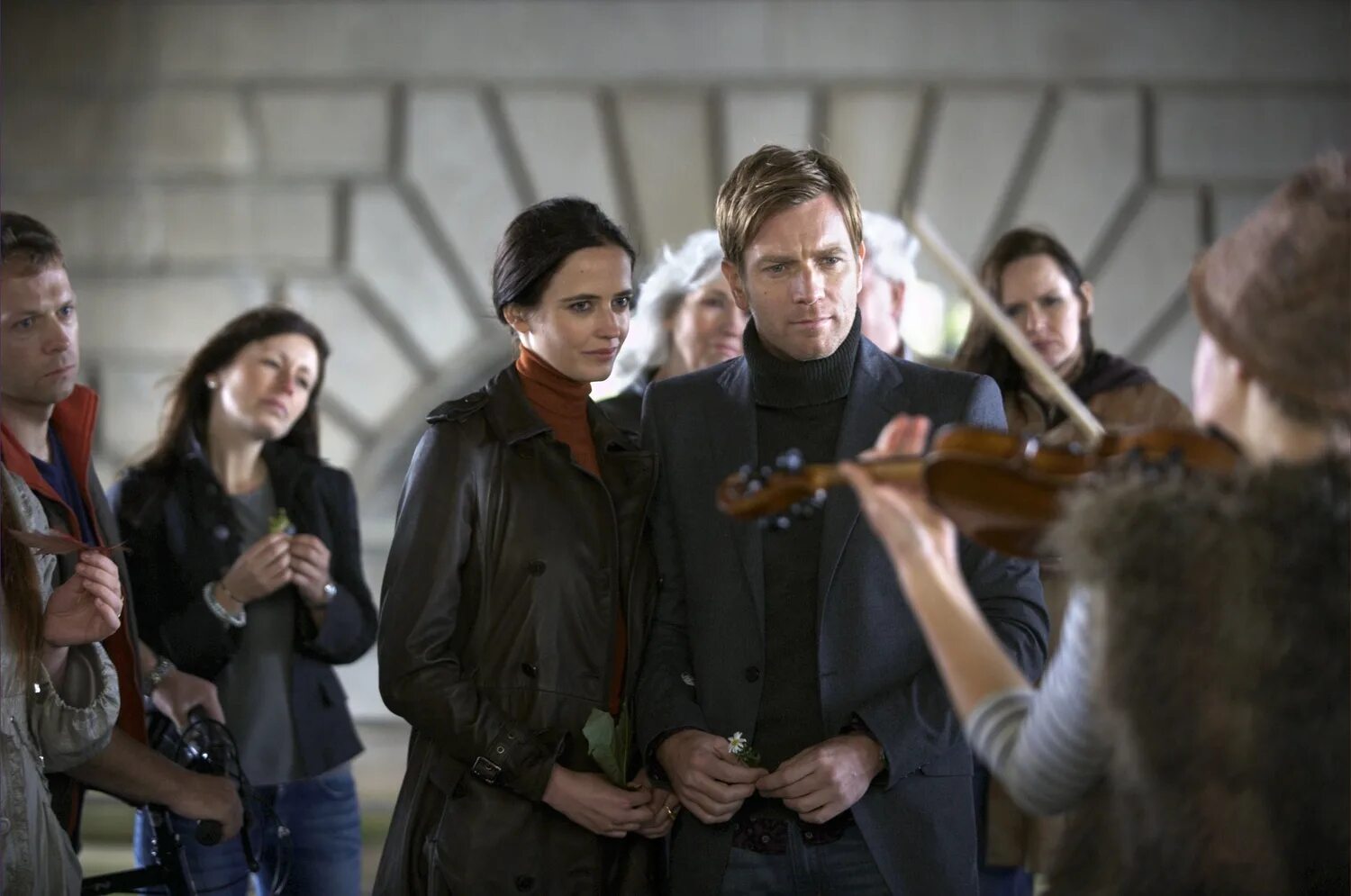 Энн хэтэуэй один день. Сара груэн воды слонам книга. 2011 драма мелодрама. Дочь землекопа фильм 2011. Джейн эйр 2011.