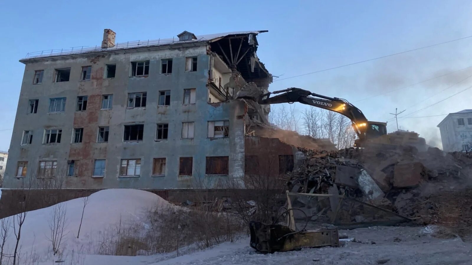 Кинотеатр полярный реконструкция. Айкон снесли. Аркс снос домов. Зато александровск полярный заброшки. Полярный гандюхина 5.