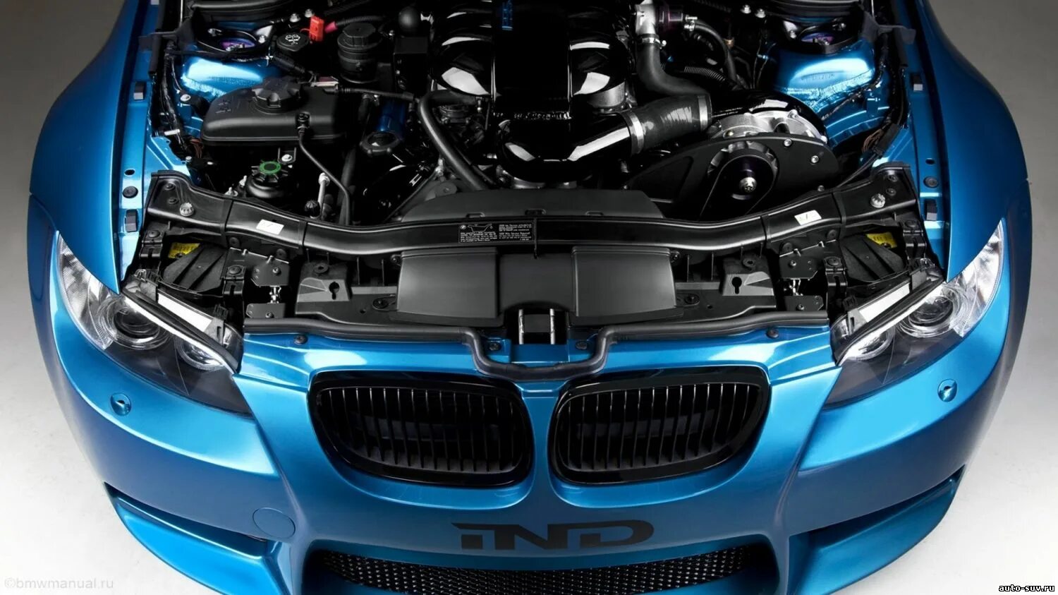 Motor все машины открыты. под капотом мерседес gle. Bmw моторный отсек. Motor все машины открыты. двигатель шевроле камаро.