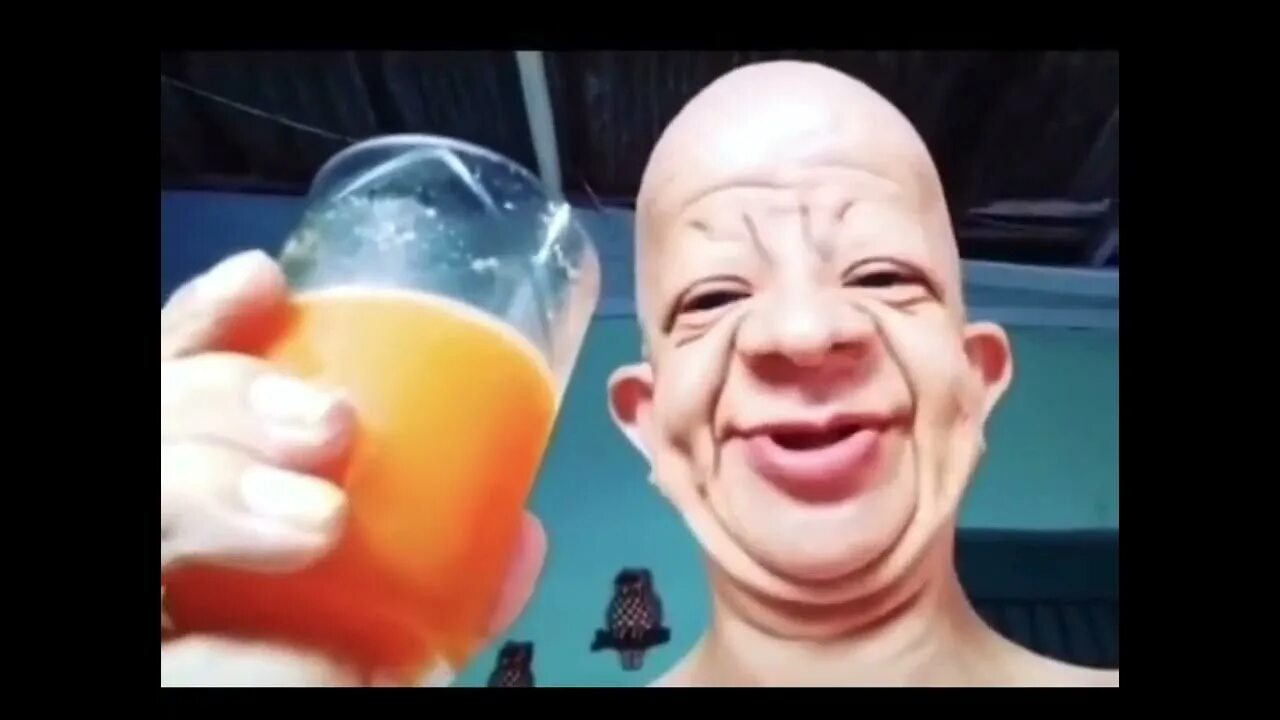 Пью джус купаюсь