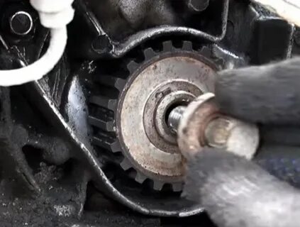 Снять шестерню коленвала 2115