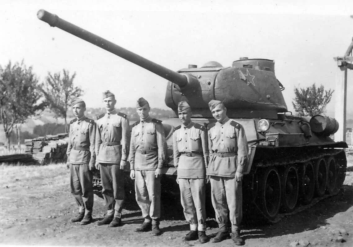 Т34 экипаж. Экипаж танка т-34 85. экипаж танка т 34 85 вов. экипаж т 34 85. танк т 34 85 экипаж.