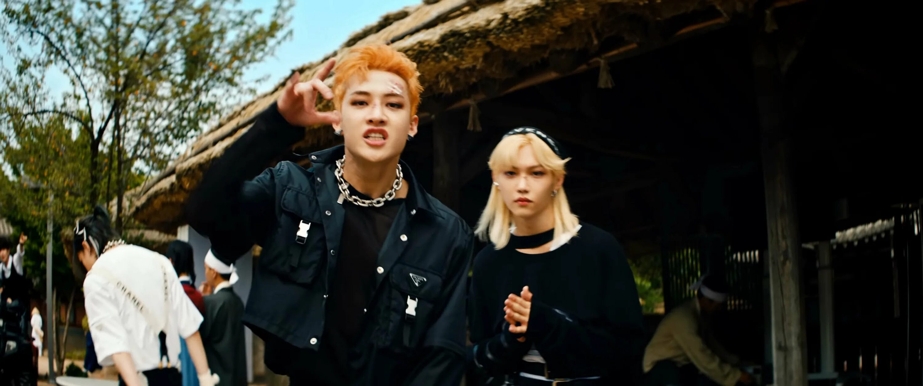 Thunderous перевод stray. Stray kids &quot;소리꾼(thunderous. stray kids 2025 феликс thunderous. stray kids thunderous клип. ли ноу stray kids thunderous.