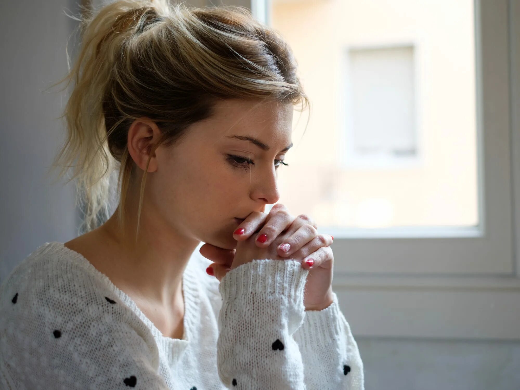 Sometimes feeling. Одинокая женщина. Одинокая счастливая женщина. Несчастная девушка. Женщина одиночка.