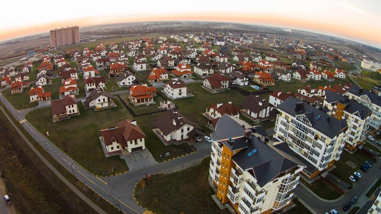 Лебединое озеро немецкая деревня краснодар. Жк немецкая деревня краснодар. Работа в деревне в краснодаре. Атамань казачья станица. Краснодар виды немецкой деревни.