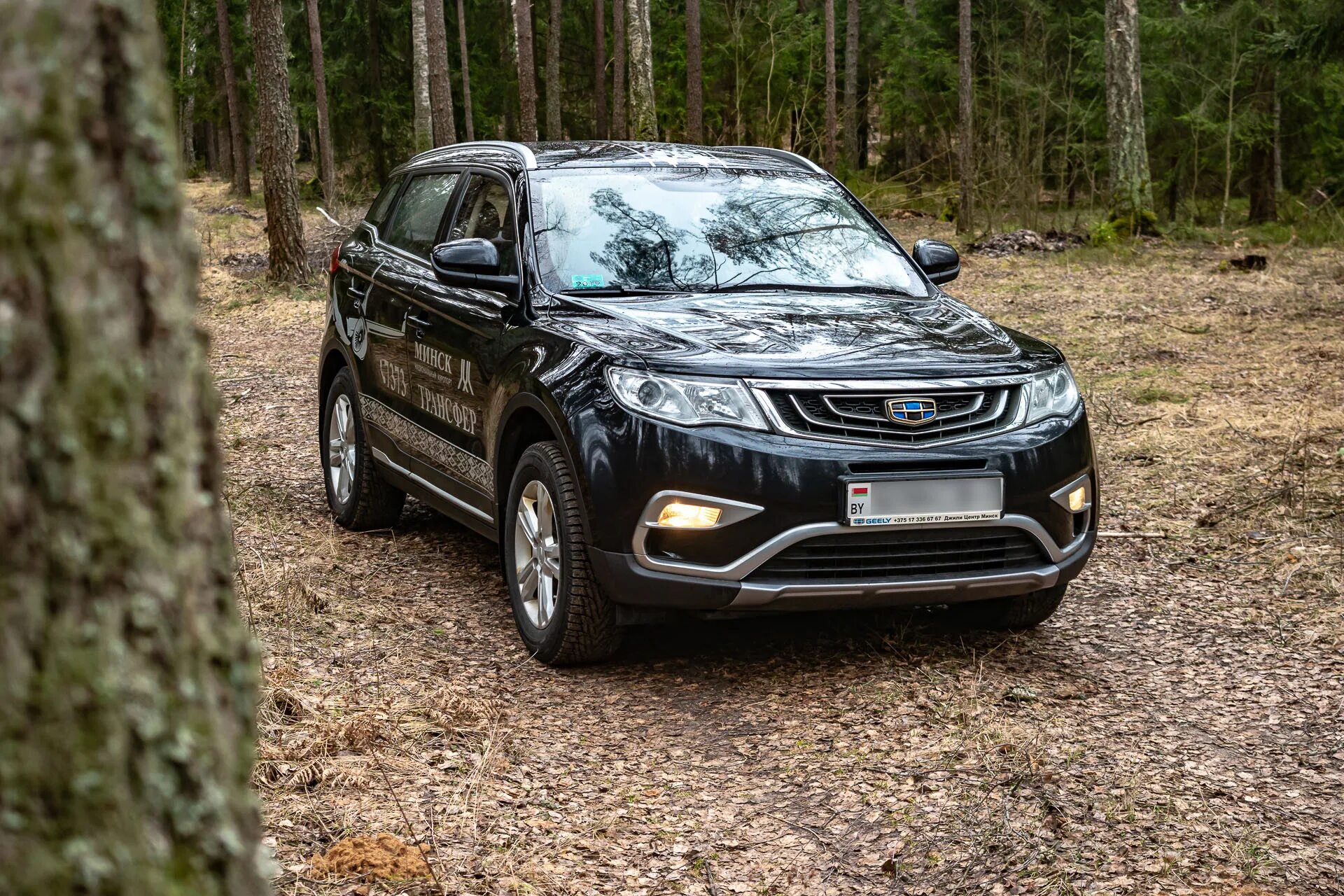 Тест драйв джили атлас про. Джили атлас тест драйв. Geely Atlas битый. Тест драйв Geely Atlas в Европе. Драйв 2 Джили атлас про противотуманки.