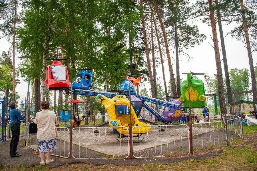 Ано парк. Городской парк Мариинск. Городской парк имени Суворова Мариинск. Парк аттракционов Мариинск. Мариинск Горсад аттракционы.