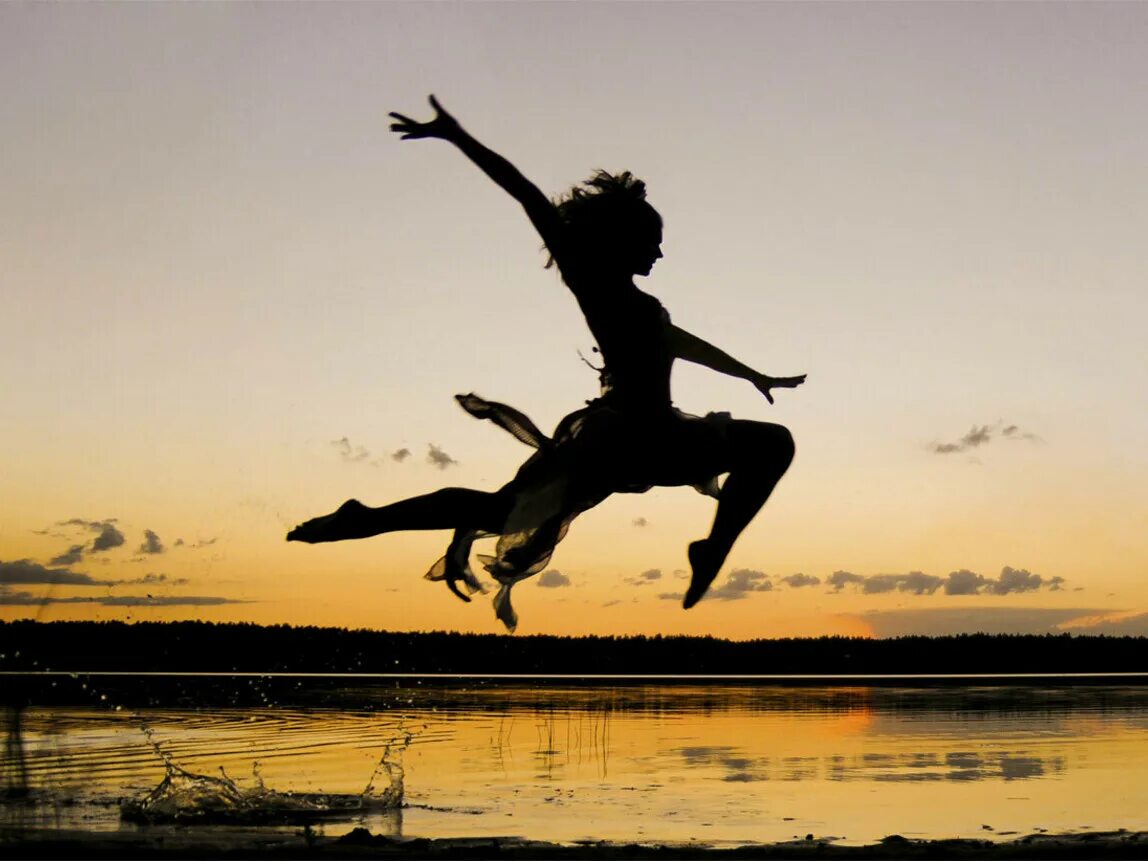 Занятие движение жизнь. Танец полет. Танцы на природе. Танец в полете. Танец свободы.