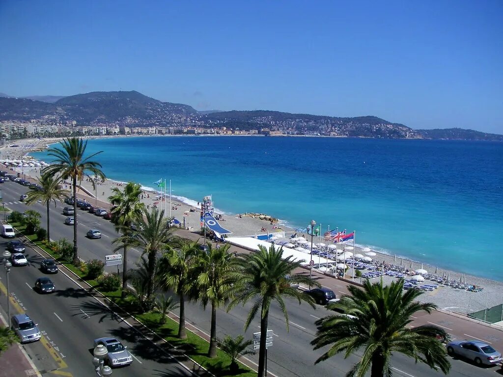 Nice beach. Лазурный берег Франции Ницца. Ницца Франция Лазурный берег пляж. Пляжи лазурного берега Франции. Франция Ривьера Лазурный берег.