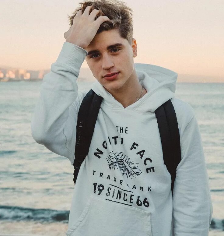 Иван иван мартинес. Эмилио мартинес. Эмилио мартинес. Иван иван мартинес. Ivan martinez.